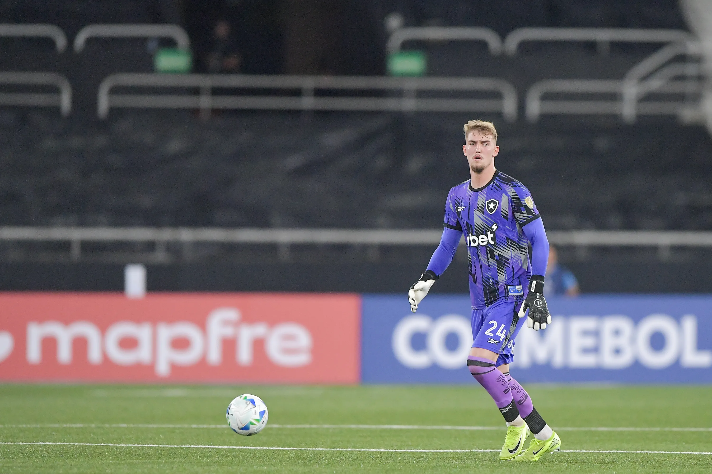 Leo Linck goleiro do Botafogo durante partida contra o Nacional Potosi no estadio Engenhao pelo campeonato Copa Libertadores 2026. Foto: Thiago Ribeiro/AGIF