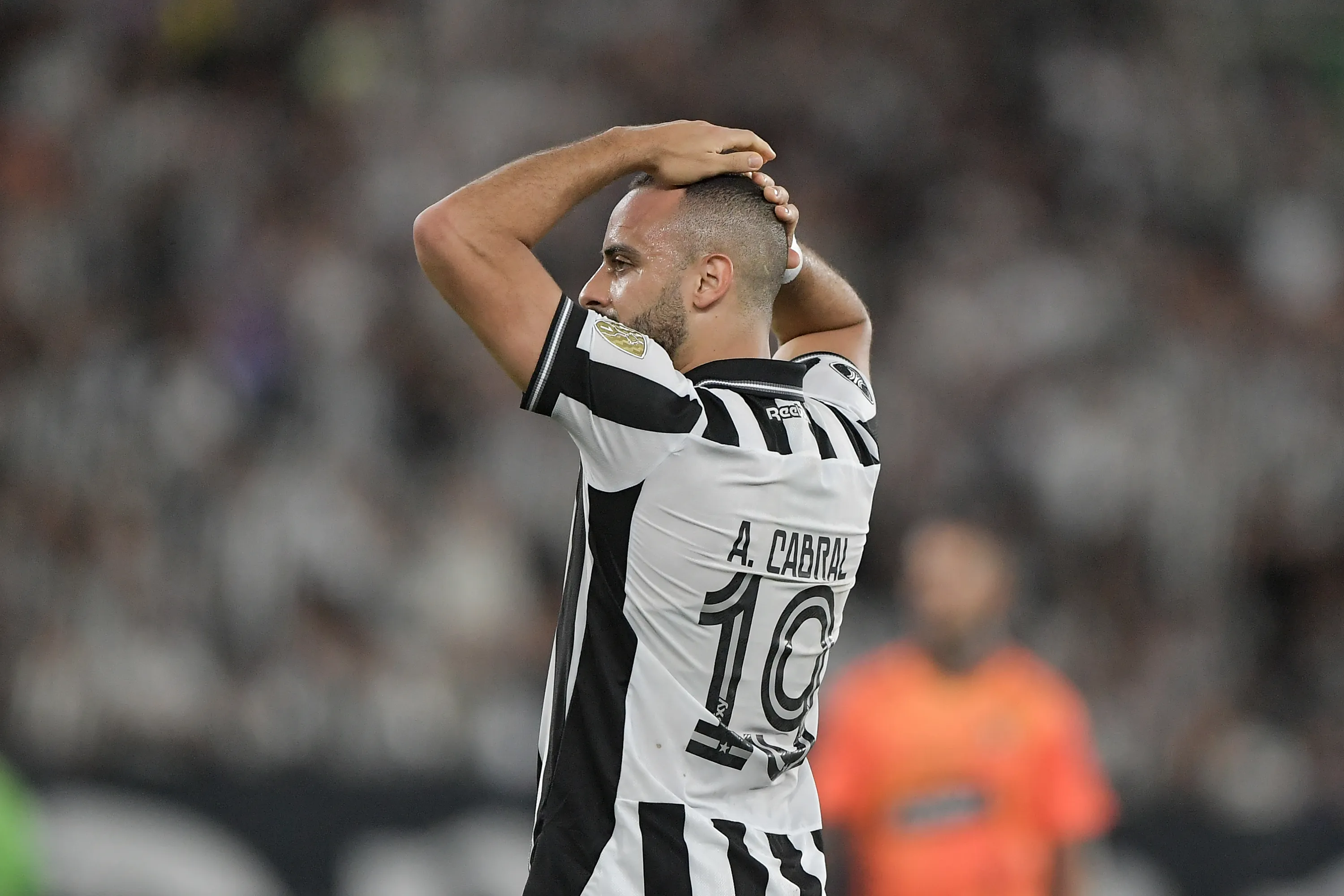 RJ – RIO DE JANEIRO – 10/03/2026 – COPA LIBERTADORES 2026, BOTAFOGO X BARCELONA DE GUAYAQUIL – Arthur Cabral jogador do Botafogo durante partida contra o Barcelona de Guayaquil no estadio Engenhao pelo campeonato Copa Libertadores 2026. Foto: Thiago Ribeiro/AGIF