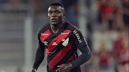 Viveros deve permanecer no Athletico-PR. Foto: Heuler Andrey/Getty Images
