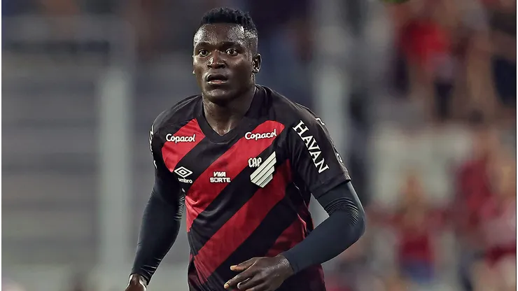 Viveros deve permanecer no Athletico-PR. Foto: Heuler Andrey/Getty Images