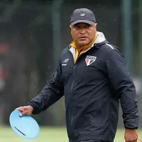 Roger Machado muda defesa do São Paulo e define titulares contra a Chape