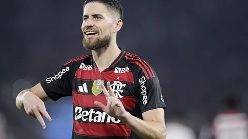 Jorginho jogador do Flamengo comemora seu gol durante partida contra o Bragantino no estadio Maracana pelo campeonato Brasileiro A 2025. Foto: Alexandre Loureiro/AGIF
