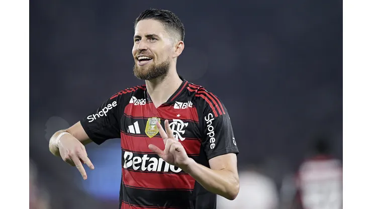 Jorginho jogador do Flamengo comemora seu gol durante partida contra o Bragantino no estadio Maracana pelo campeonato Brasileiro A 2025. Foto: Alexandre Loureiro/AGIF