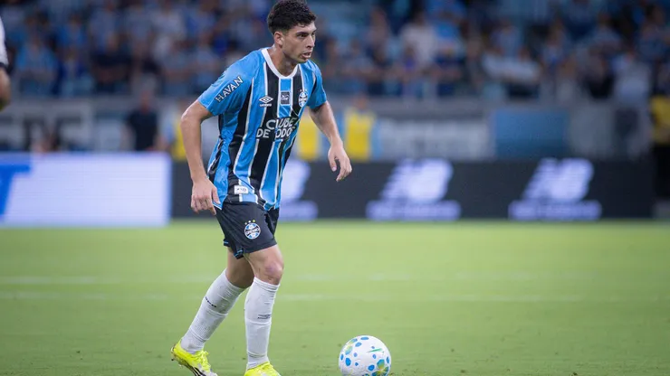 Juan Nardoni, volante do Grêmio. Foto: Maxi Franzoi/AGIF