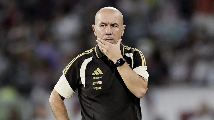 Leonardo Jardim tecnico do Flamengo durante partida contra o Fluminense no estadio Maracana pelo campeonato Carioca 2026. Foto: Alexandre Loureiro/AGIF