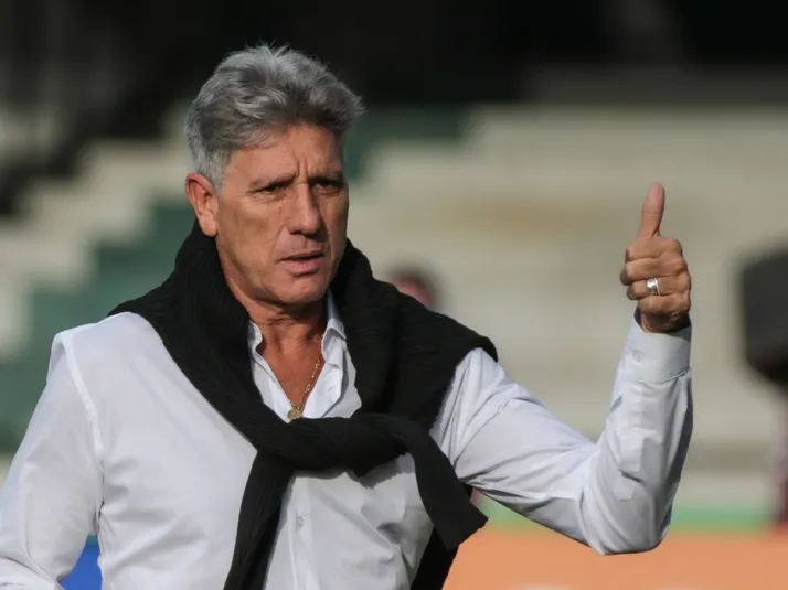 Renato Gaúcho muda meio-campo do Vasco e Tchê Tchê volta a ganhar chance