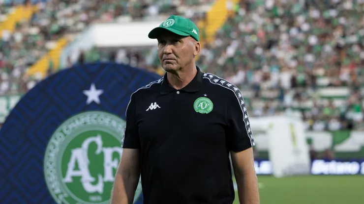 Gilmar Dal Pozzo tecnico do Chapecoense durante partida contra o Coritiba no estadio Arena Conda pelo campeonato Brasileiro A 2026. Foto: Liamara Polli/AGIF