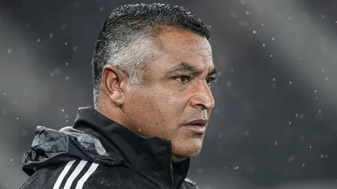 Roger Machado ex-tecnico do Internacional durante partida contra o Botafogo no estadio Engenhao pelo campeonato Brasileiro A 2025. Foto: Thiago Ribeiro/AGIF
