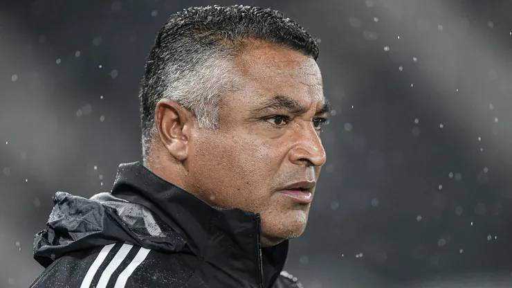 Roger Machado ex-tecnico do Internacional durante partida contra o Botafogo no estadio Engenhao pelo campeonato Brasileiro A 2025. Foto: Thiago Ribeiro/AGIF
