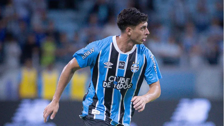 Juan Nardoni jogador do Gremio durante partida contra o Atletico-MG no estadio Arena do Gremio pelo campeonato Brasileiro A 2026. Foto: Maxi Franzoi/AGIF