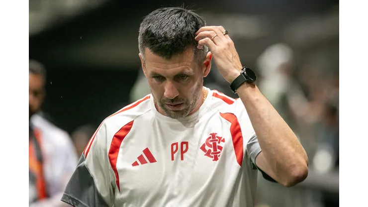 Pezzolano tecnico do Internacional durante partida contra o Atletico no estadio Arena MRV pelo campeonato Brasileiro A 2026. Foto: Fernando Moreno/AGIF