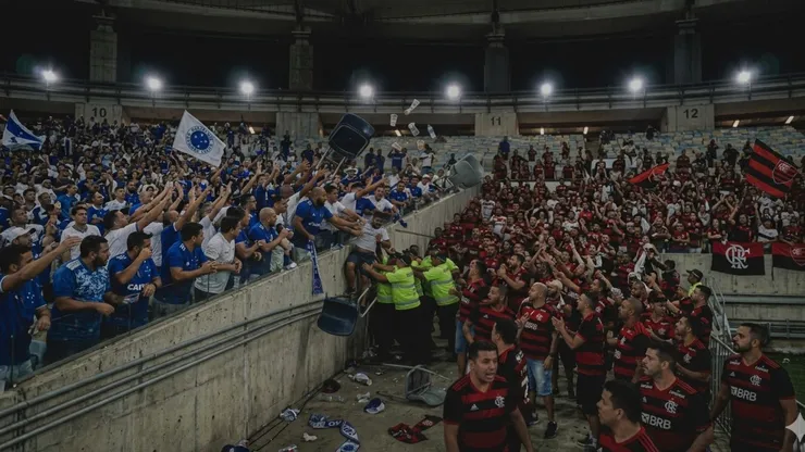 Confusão entre torcedores de Cruzeiro e Flamengo ocorreu após o apito final. Foto: Gerada por IA