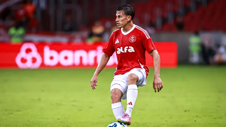Alexandro Bernabei jogador do Internacional durante partida contra o Mirassol no estadio Beira-Rio pelo campeonato Brasileiro A 2025.