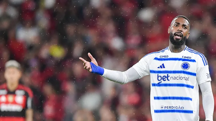 Gerson jogador do Cruzeiro durante partida contra o Flamengo no estádio Maracanã pelo campeonato Brasileiro A 2026. Foto: Thiago Ribeiro/AGIF