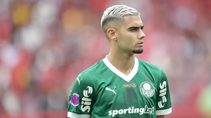 Andreas Pereira jogador do Palmeiras durante partida contra o Flamengo no estadio Maracana pelo campeonato Brasileiro A 2025.