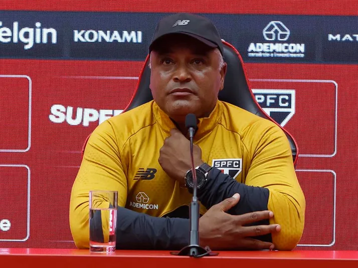 Site de torcedores mira demissão de Roger Machado