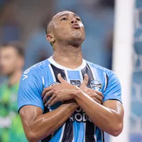 Grêmio busca renovação de Carlos Vinícius