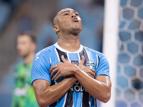 Grêmio busca renovação de Carlos Vinícius