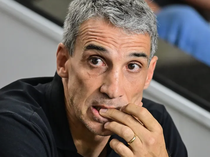 Santos mantém Vojvoda no cargo e o avaliará sequência na Vila Belmiro