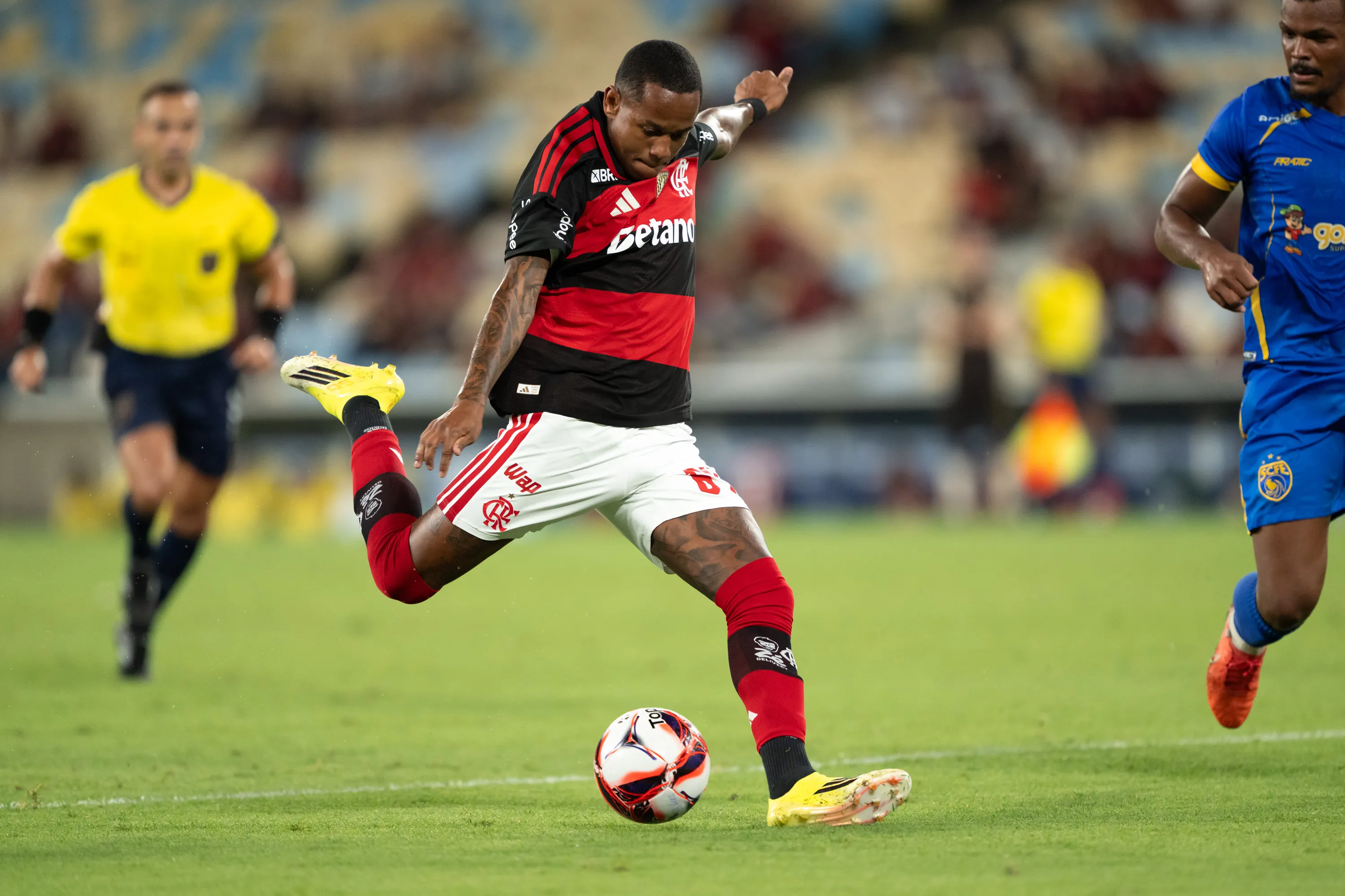 Wallace Yan atuando no Flamengo –  Foto: Jorge Rodrigues/AGIF