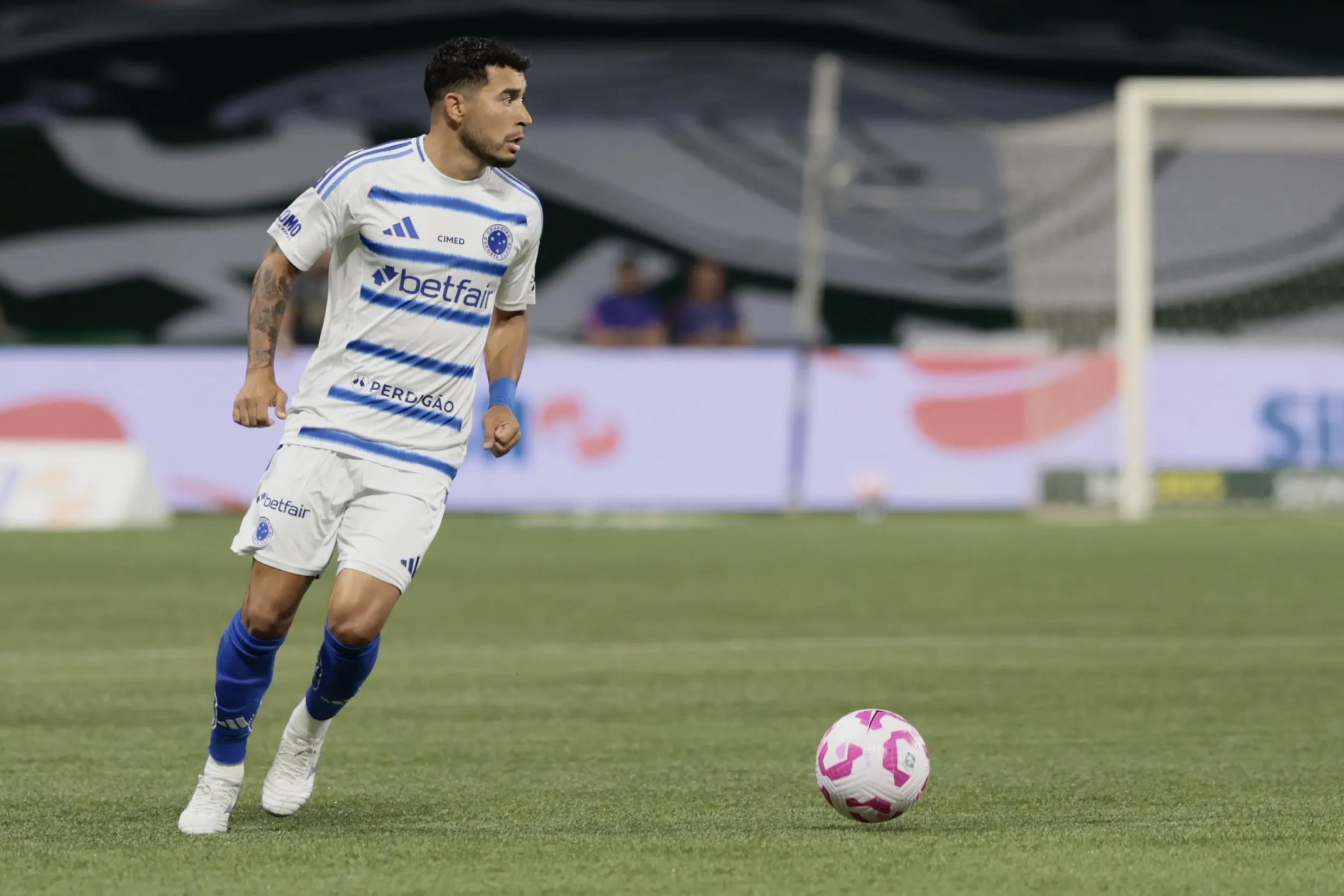 William atuando no Cruzeiro –  Foto: Marcello Zambrana/AGIF