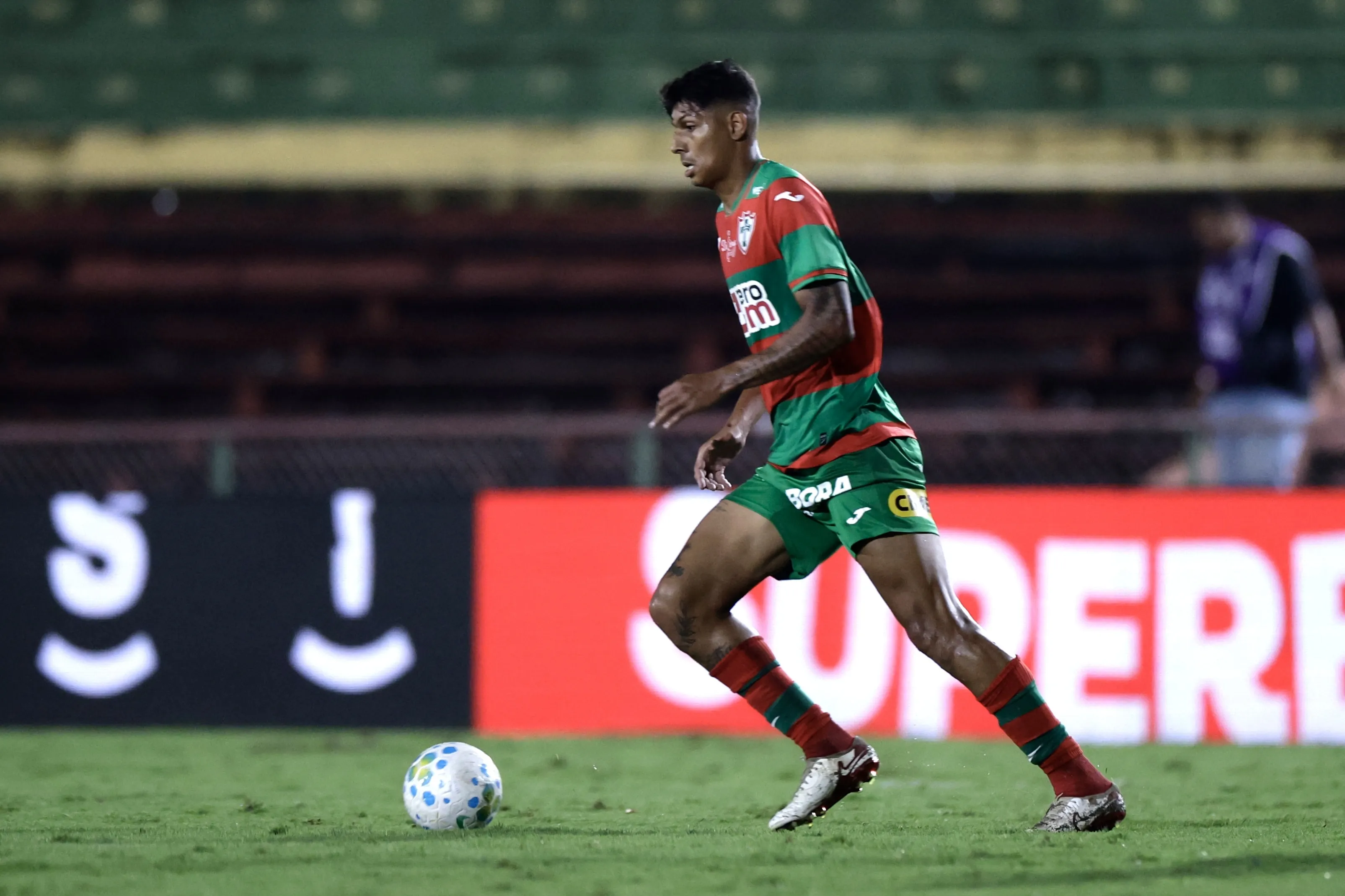 SP – SAO PAULO – 10/03/2026 – COPA DO BRASIL 2026, PORTUGUESA PAULISTA X AVAI – Ze Vitor jogador do Portuguesa Paulista durante partida contra o Avai no estadio Caninde pelo campeonato Copa Do Brasil 2026. Foto: Marcello Zambrana/AGIF
