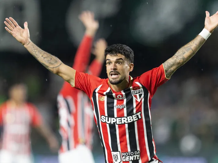 Torcida se irrita e detona postura de Cauly após São Paulo x Chapecoense