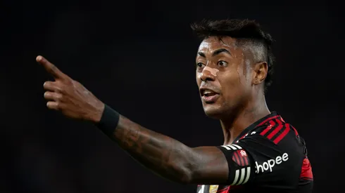 Bruno Henrique jogador do Flamengo reclama com a arbitragem durante partida contra o Atlético-MG no estádio Maracanã pelo campeonato Brasileiro A 2025. Foto: Jorge Rodrigues/AGIF