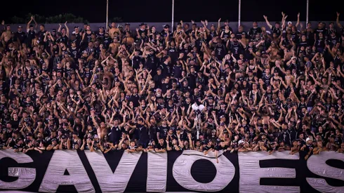 Torcida do Corinthians foi ao CT cobrar o time.