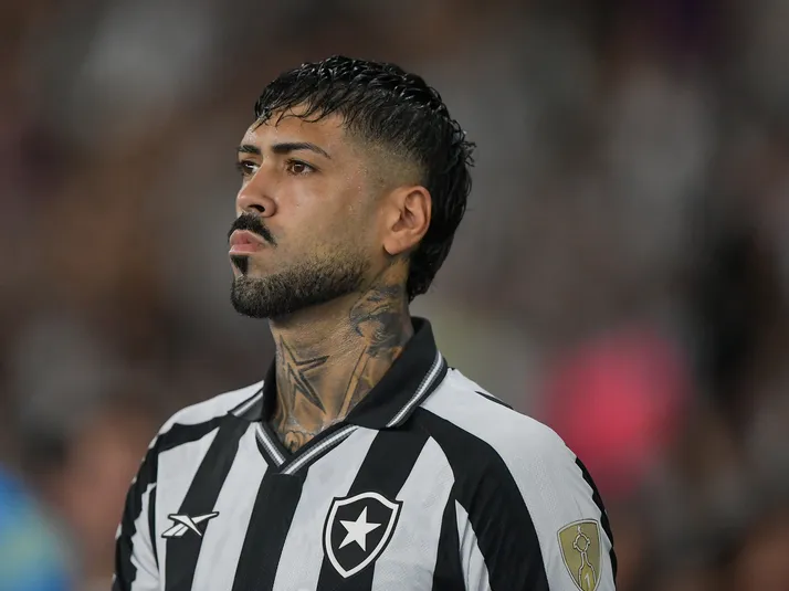 Botafogo é avisado que Alexander Barboza entrou na mira do Palmeiras