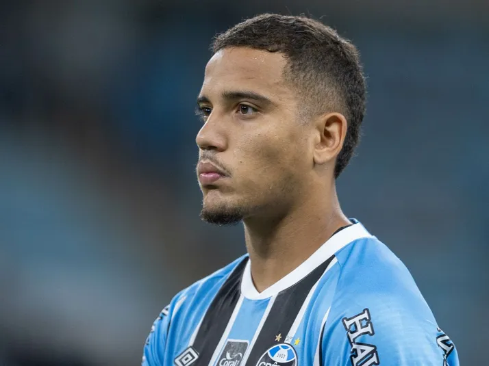 Nova dor de Gustavo Martins preocupa o Grêmio