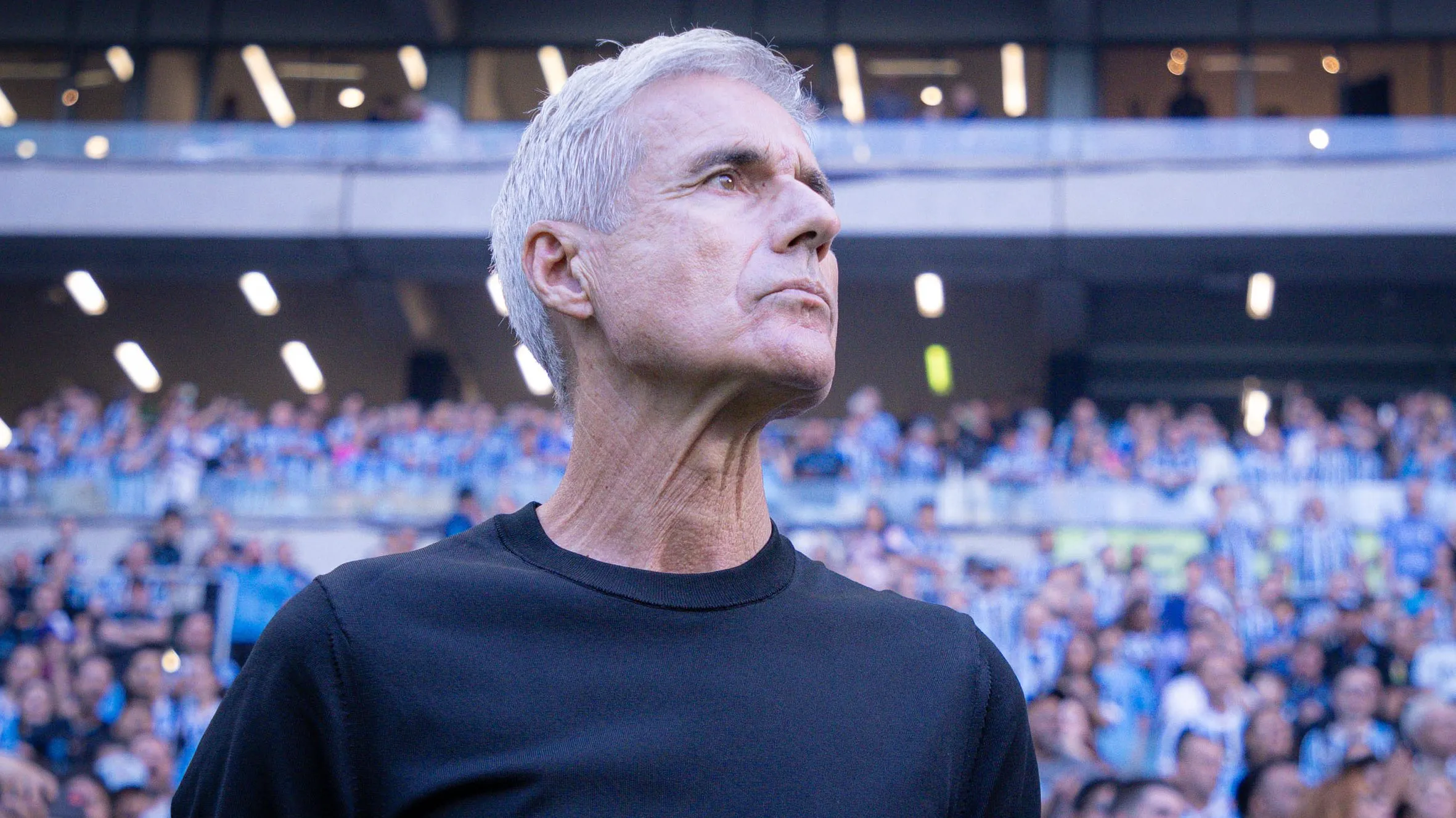 Luis Castro tecnico do Gremio durante partida contra o Internacional no estadio Arena do Gremio pelo campeonato Gaucho 2026. Foto: Maxi Franzoi/AGIF