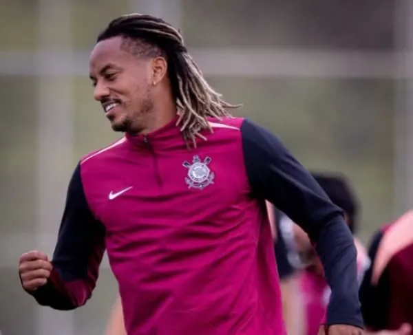 Carillo pode ser desfalque novamente no Corinthians. Foto: José Manoel Idalgo/Agência Corinthians