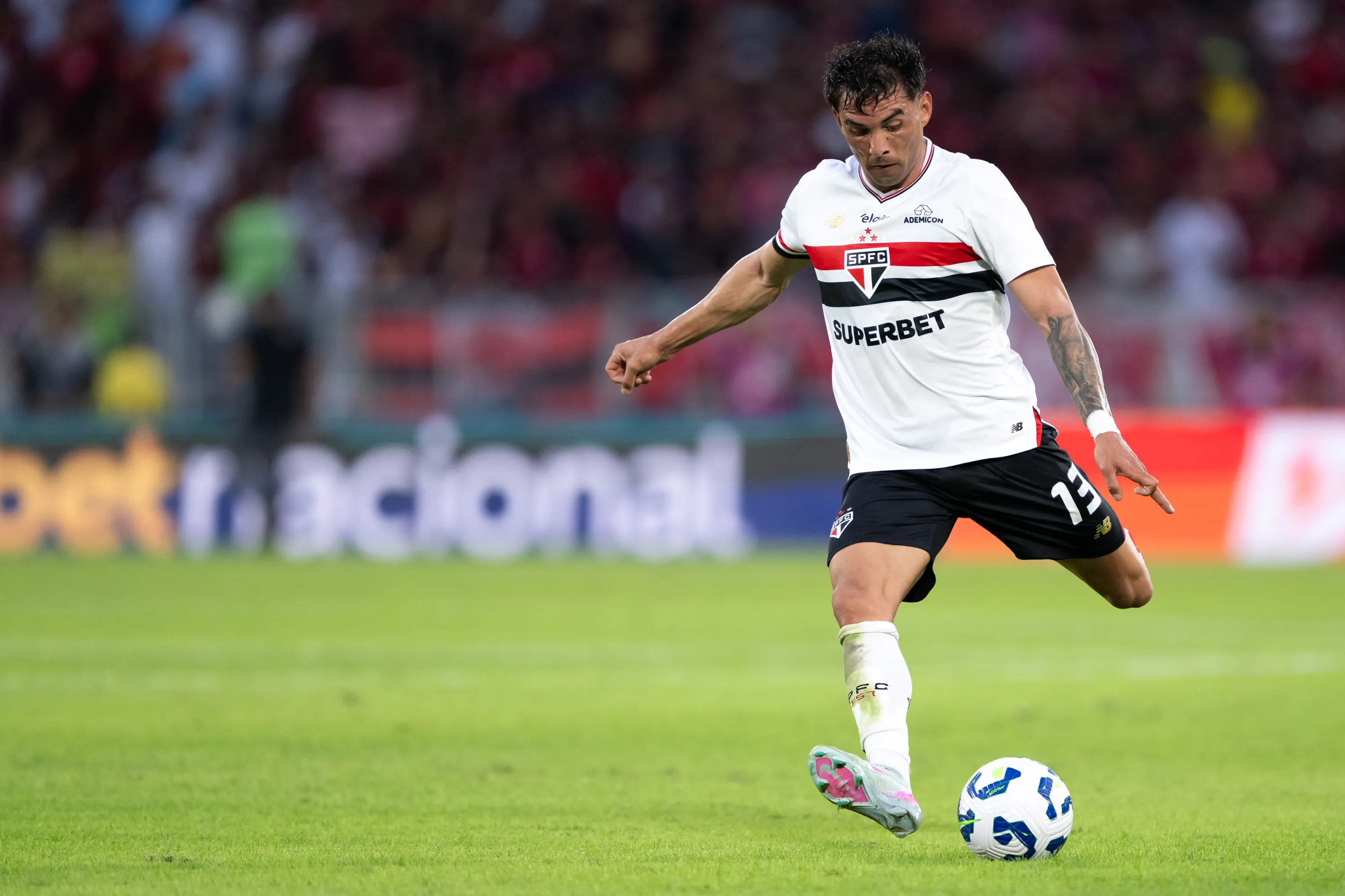 Enzo Díaz com a camisa do São Paulo –  Foto: Jorge Rodrigues/AGIF