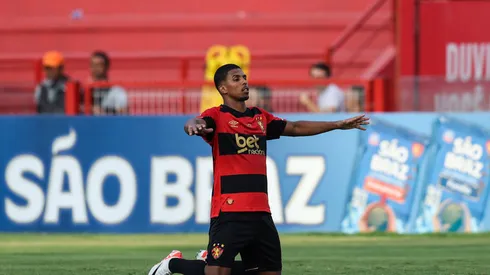 Davi Ricardo, lateral do Sport. Foto: Marlon Costa/AGIF