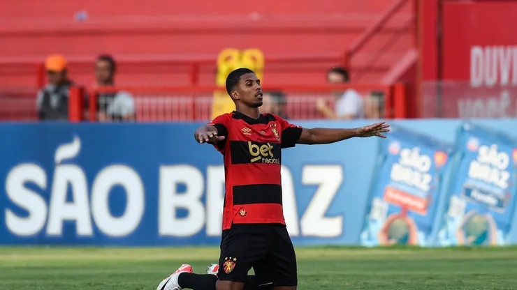 Davi Ricardo, lateral do Sport. Foto: Marlon Costa/AGIF