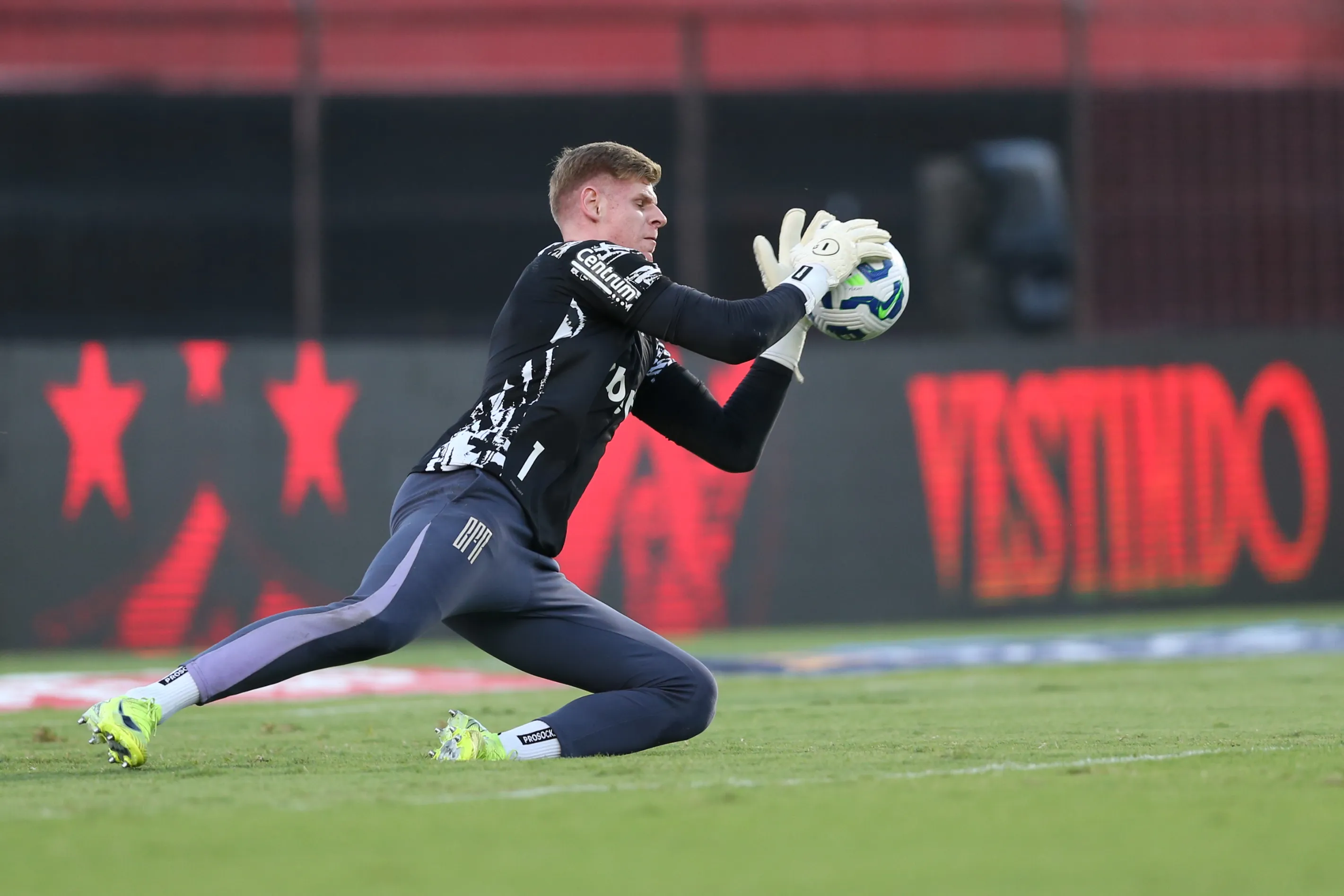 Raul goleiro do Botafogo durante a partida entre Sport e Botafogo no Estadio da Ilha do Retiro em Recife (PE), pelo campeonato brasileiro Serie A. Foto: Marlon Costa/AGIF