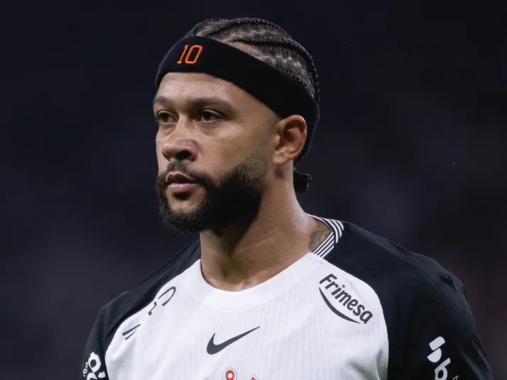 Memphis Depay faz promessa em meio à crise no Corinthians