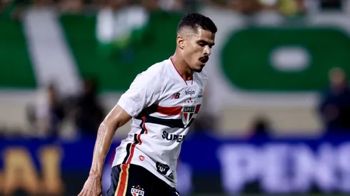Lucas Ramon jogador do São Paulo durante partida contra o Grêmio no estádio Morumbi pelo campeonato Brasileiro A 2026. Foto: Marcello Zambrana/AGIF