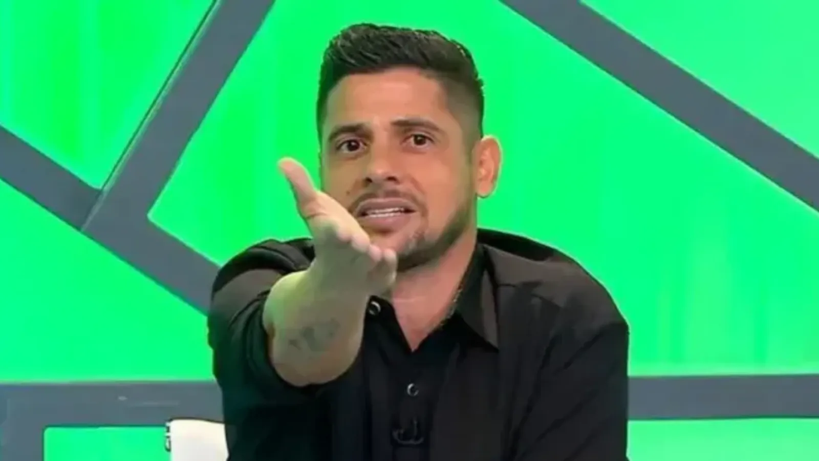 Santos vencerá o Corinthians, segundo Cicinho - Foto: Reprodução/SBT.