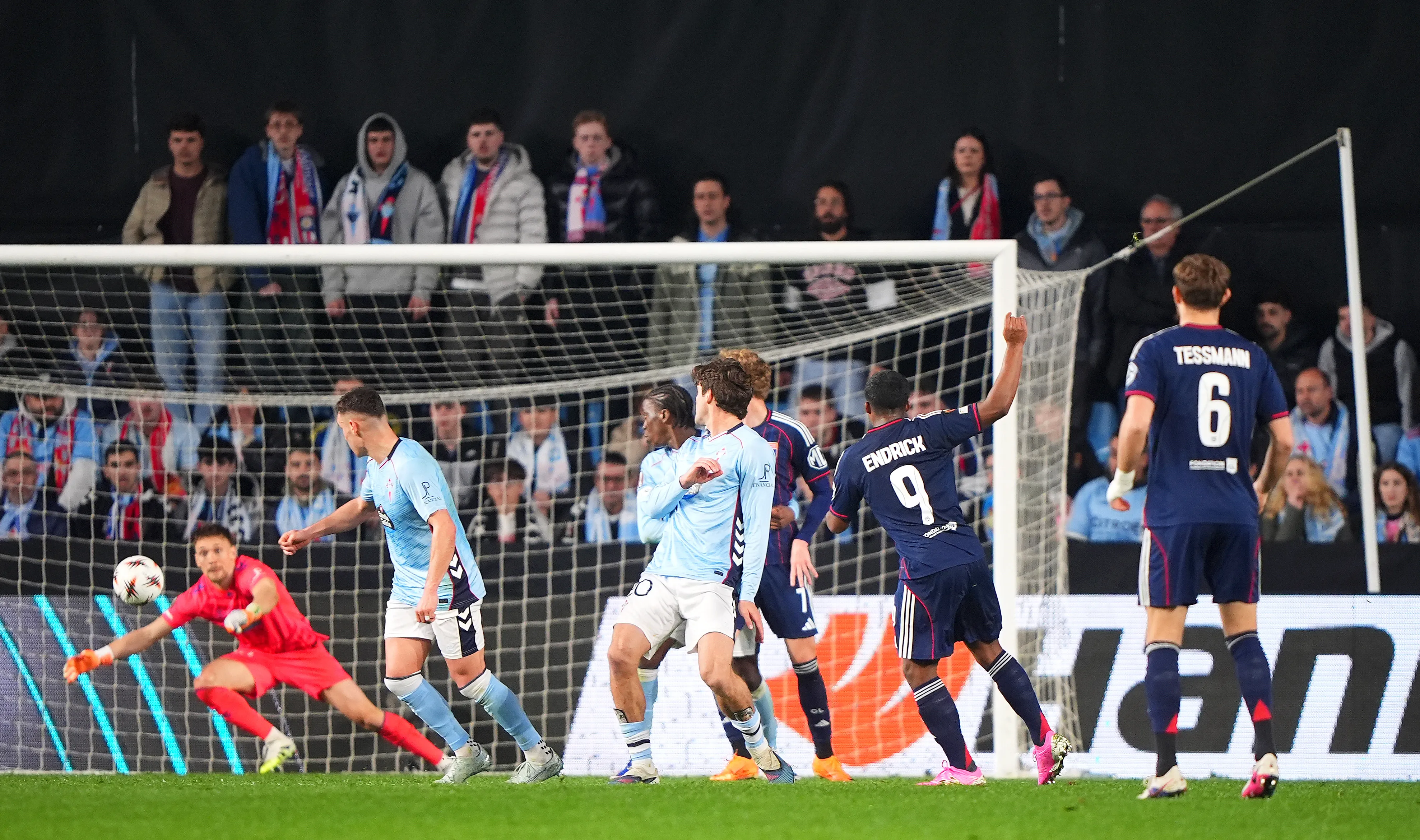 Gol de Endrick pelo Lyon contra o Celta de Vigo. Foto: Jose Manuel Alvarez Rey/Getty Images