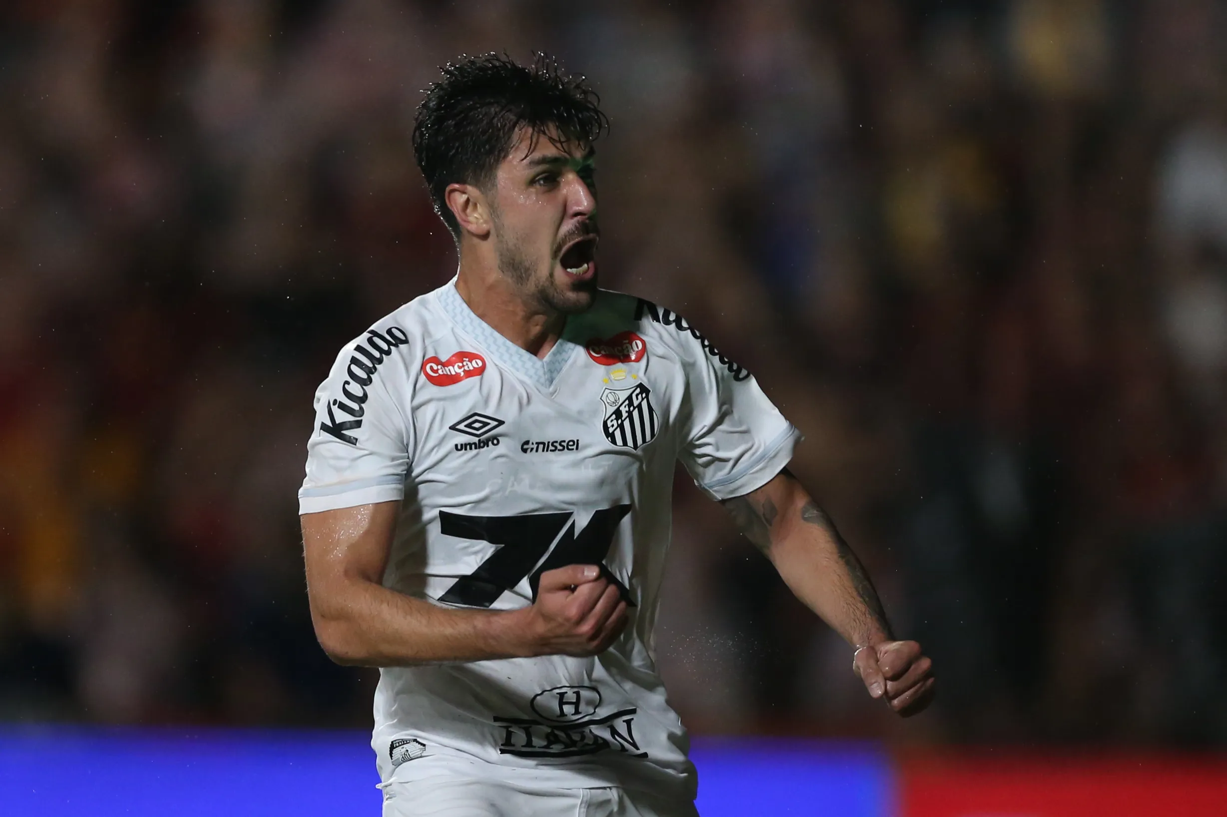 João Basso jogador foi oferecido ao Internacional – Foto: Marlon Costa/AGIF.