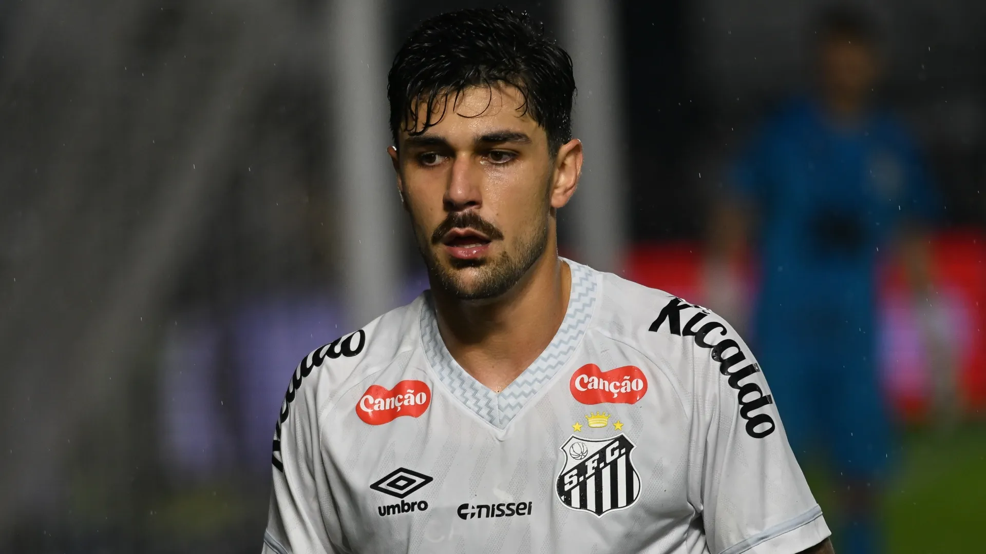 João Basso, ex-Santos, pode fechar com o Internacional (Imagem: Jota Erre/AGIF)