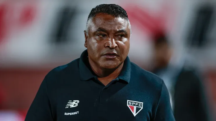 Roger Machado técnico do São Paulo durante partida contra o Chapecoense no estádio Canindé pelo campeonato Brasileiro A 2025. Foto: Marcello Zambrana/AGIF