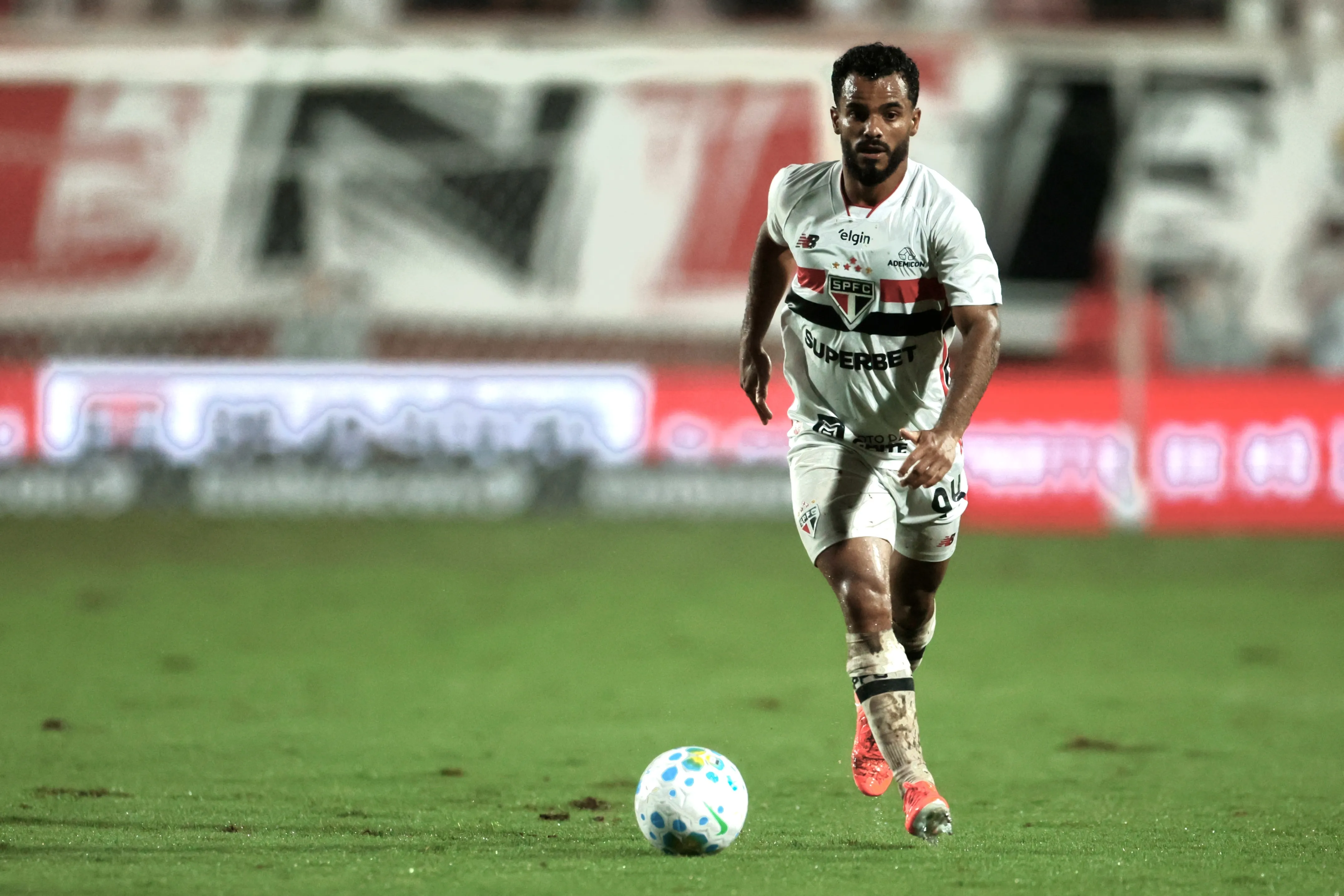 SP – SAO PAULO – 12/03/2026 – BRASILEIRO A 2025, SAO PAULO X CHAPECOENSE – Danielzinho jogador do Sao Paulo durante partida contra o Chapecoense no estadio Caninde pelo campeonato Brasileiro A 2025. Foto: Marcello Zambrana/AGIF