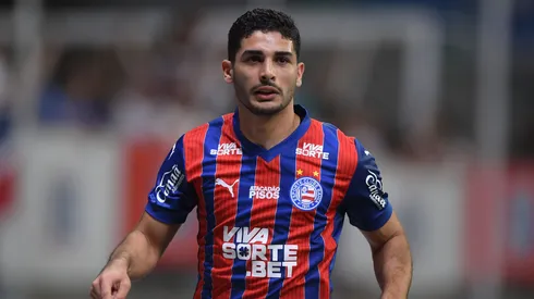 Michel Araujo jogador do Bahia comemora seu gol com jogadores do seu time durante partida contra o Flamengo no estadio Fonte Nova pelo campeonato Brasileiro A 2025. Foto: Jhony Pinho/AGIF