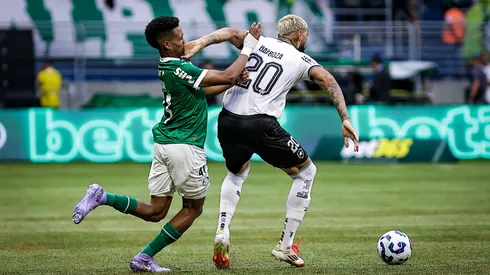 Barboza jogador do Botafogo durante partida contra o Palmeiras no estadio Arena Allianz Parque pelo campeonato Brasileiro A 2025. Foto: Fabio Giannelli/AGIF