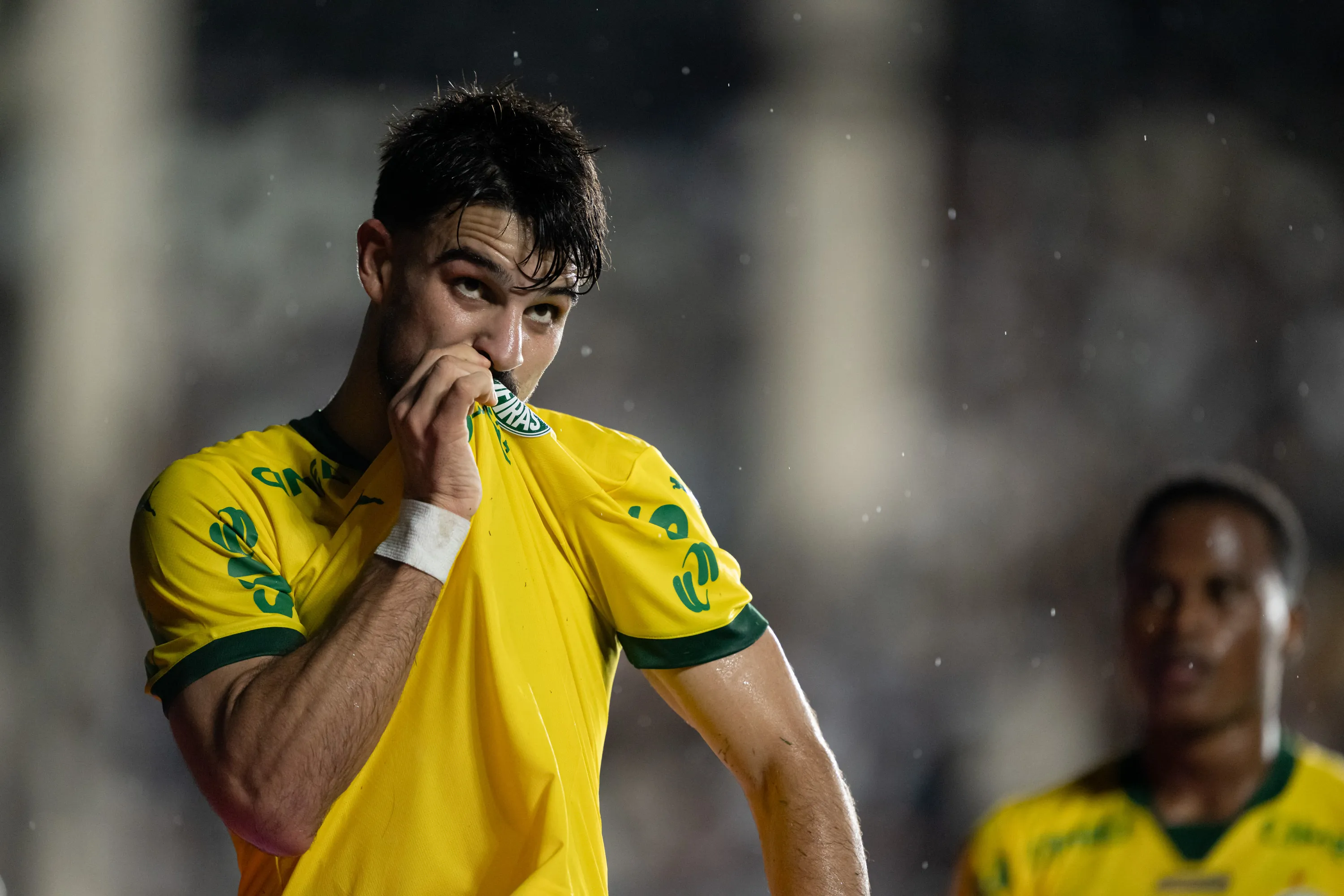 Flaco Lopez jogador do Palmeiras comemora seu gol durante partida contra o Vasco no estadio Sao Januario pelo campeonato Brasileiro A 2026. Foto: Jorge Rodrigues/AGIF