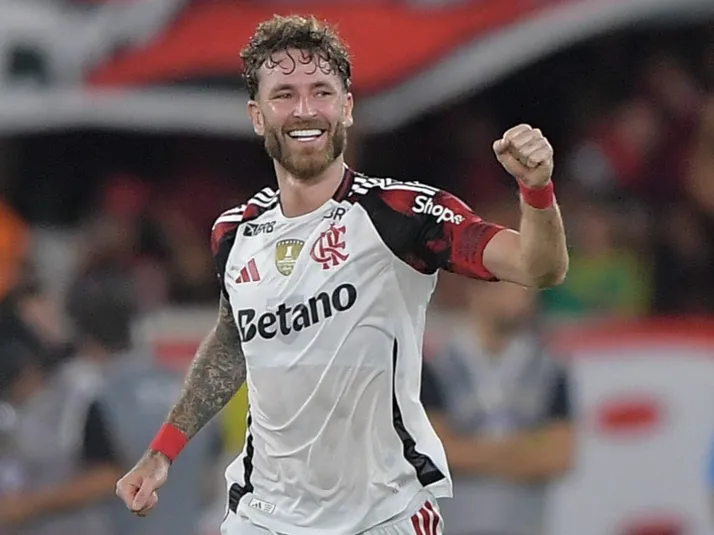 Léo Pereira revela cobrança de Zico para treinar faltas