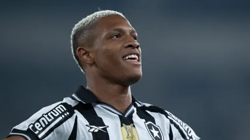 Danilo jogador do Botafogo comemora seu gol durante partida contra o Bragantino no estádio Engenhão pelo campeonato Brasileiro A 2025. Foto: Jorge Rodrigues/AGIF